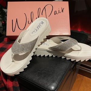 Wild Pair “Bling”Rhinestone Fip-Fop Sandals  Like New